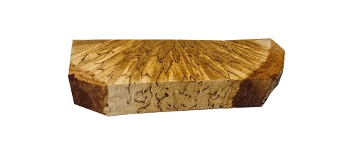 Skaftemne i valbjørk med naturlig, levende mønster og tydelig struktur. Emnet er fotografert fra alle sider og lett fuktet for å vise hvordan treverket fremstår når det er ferdig oljet. Mål ca. 128 × 36 × 26 mm. Bildene viser nøyaktig det emnet som sendes.